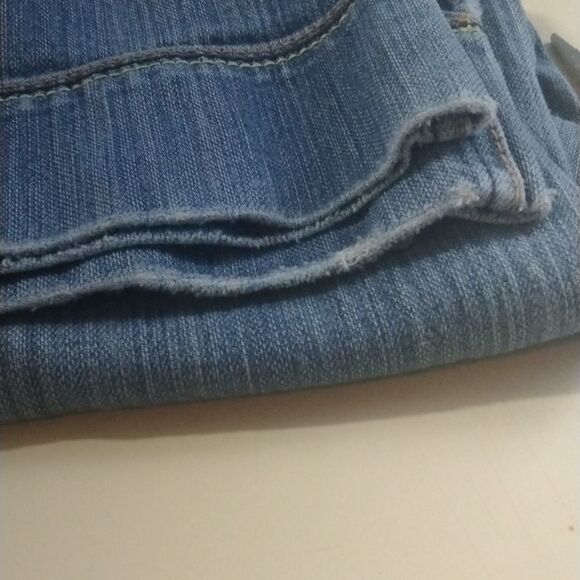 "Tommy Hilfiger" woman's jean capris - Picture 10 of 10